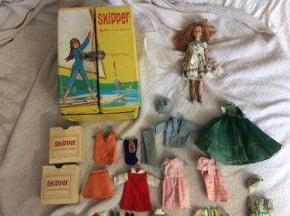 Skipper Barbie’s Little Sister Carrying Case And Doll Closet Clothes Shoes Dress
