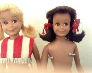 2 Gorgeous Vintage Brunette & Blonde Pink Skinned S/l Barbie Scooter Dolls 60 