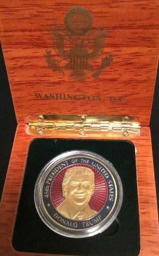 Trump Challenge Coin Gold Eagle Seal 45th President In Clear Case & Wooden Box 2