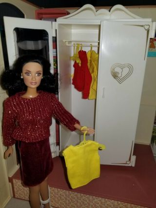 Sindy Fashion Doll 1:6 Bedroom Furniture: Clothing And Armoire