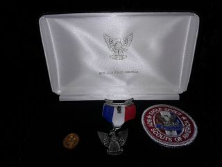 BSA Boy Scouts of America Eagle Medal Ribbon Patch Pin presentation kit box case 2