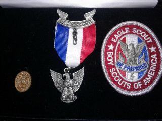 BSA Boy Scouts of America Eagle Medal Ribbon Patch Pin presentation kit box case 3