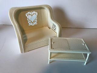Vtg 1983 Mattel Barbie White Wicker Dream Furniture Couch/bed & Table