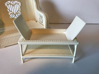 Vtg 1983 Mattel Barbie White Wicker Dream Furniture Couch/Bed & Table 2
