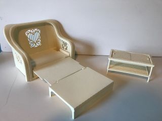 Vtg 1983 Mattel Barbie White Wicker Dream Furniture Couch/Bed & Table 3