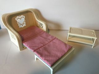 Vtg 1983 Mattel Barbie White Wicker Dream Furniture Couch/Bed & Table 5