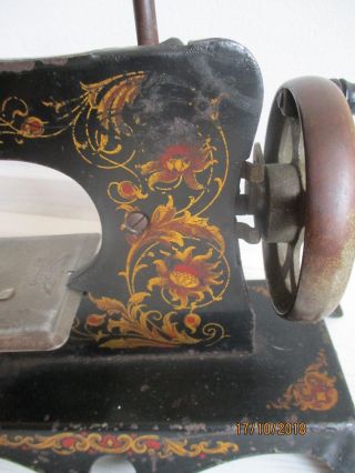 CASIGE sewing machine Germany miniature toy metal child ' s sewing machine 2