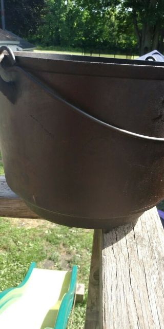 Antique Vintage 9 Cast Iron Bean Pot w/3 legs and handle - Gate Mark eccentric 4
