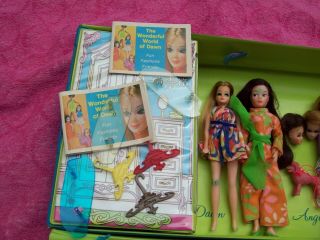 VINTAGE DAWN DOLL CASE WITH DOLLS CLOTHES AND MORE 6