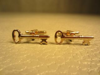 Vintage Figural Skeleton Key Yellow Gold Plated Cuff Links 2
