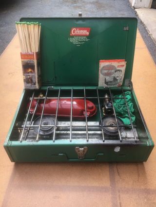 Vintage Coleman Stove Model 425e - 2 - Burner Camp Stove With Matches