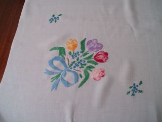 Vintage Hand Embroidered Linen Table Cloth 35 " X 31 "