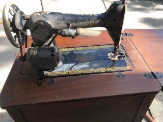 Antique Singer Sewing Machine From 1901 - In Oak Cabinet - For Pick Up Only