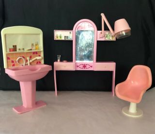 Vintage 1983 Arco Barbie Beauty Salon Play Set
