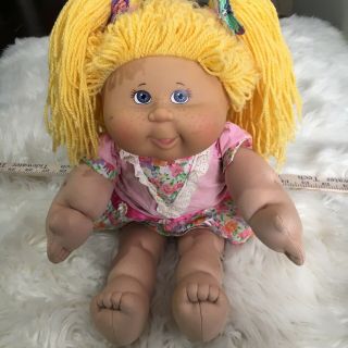 Vintage Cabbage Patch Doll Girl Yellow Hair Blue Eyes Freckles & Outfit