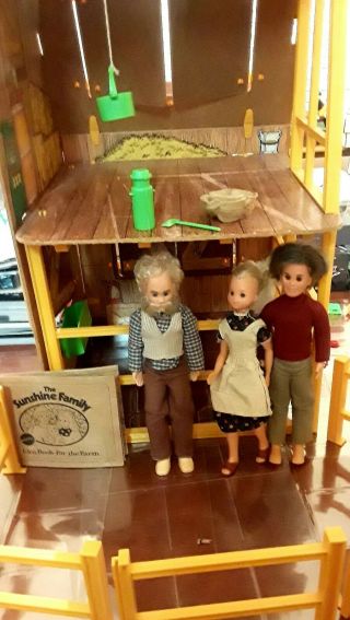 The Sunshine Family Farm W/ Three Dolls,  Accessories Ex 1976 Mattel