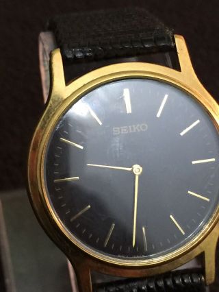 vintage seiko quartz mens watch,  35mm Case Black Face Gold Dail 3