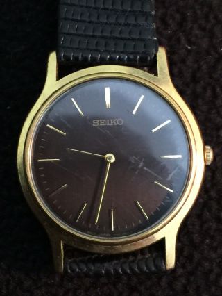 vintage seiko quartz mens watch,  35mm Case Black Face Gold Dail 6