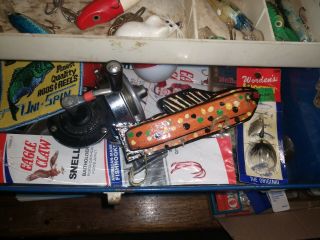 Vintage Metal Tackle Box Full Of Old Fishing Lures & Reel 3