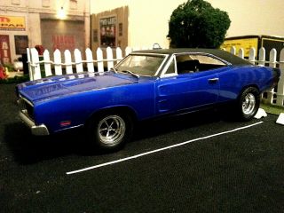 Built 1/25,  1969 Dodge Charger R/t (with) Wired Hemi For Diorama