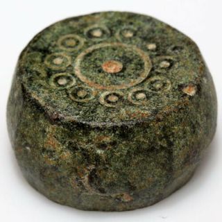 Museum Quality Byzantine Bronze Round Decorated Weight Circa 500 - 700 Ad - 41.  40gr