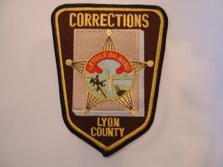 Lyon Co.  Sheriff Corrections Police Obsolete Cloth Shoulder Patch Minnesota Usa