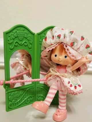 Vintage Dancing Strawberry Shortcake Ballerina Doll With Mirror And Bar