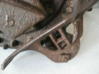 Antique R&H CORN SHELLER Cast Iron Hand Crank Root & Heath Mfg Co.  Circa 1910 3