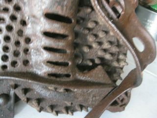 Antique R&H CORN SHELLER Cast Iron Hand Crank Root & Heath Mfg Co.  Circa 1910 4