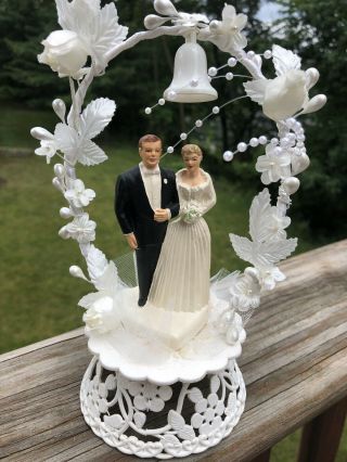 Vintage 1955 Wedding Cake Topper - Bride And Groom Under The Arch 3