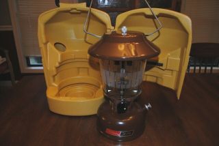 1976 Vintage Brown Coleman Model 275 Double Mantle Lantern With Clam Shell Case