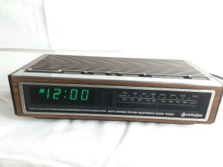 Vintage Hitachi Electronic Clock Radio Model Kc - 661h Fm/am -