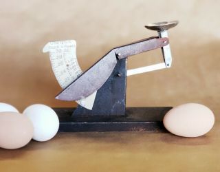 " Unique " Rustic Vintage Style Tin Poultry Egg Scale