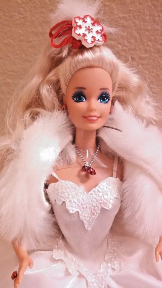 Happy Holidays 1989 Mattel Barbie special edition 3