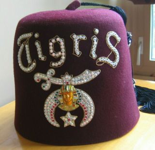 Vtg Masonic Shriners Tigris Fez Hat Tassel And Storage Box 50 Pins And Buttons