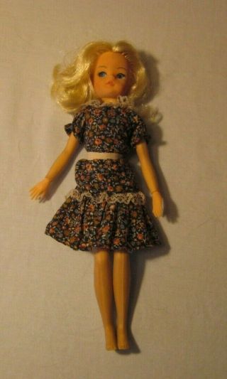 Vintage Blonde Sindy 2 Gen 1077 33055x Doll Marx Poseable 11 " Orig Dress