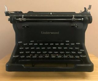 Black Standard Desk Top Antique Underwood Typewriter.