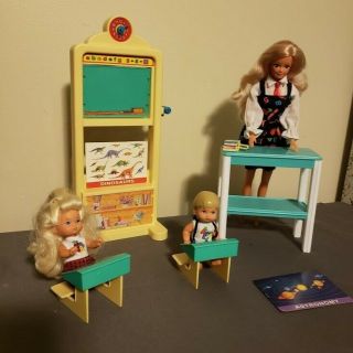 Vintage 1995 Teacher Barbie Playset With 3 Dolls & Access.