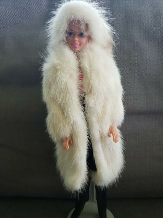 Vintage barbie 1995 Lara ' s Lazarus off White Mink LE 500 Barbie doll as pic 3
