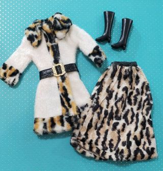 Clone Barbie Shillman ? Leopard Fur Coat Mod Outfit Boots Hong Kong 60s Vintage