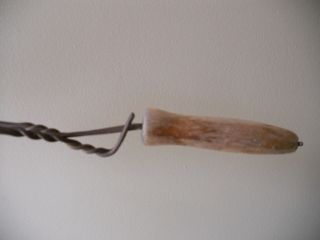 ANTIQUE PRIMITIVE EARLY RUG BEATER WITH WOODEN HANDLE 2