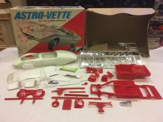 Vintage Mpc 1/25th Astro Vette Model Kit