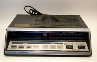 Vintage Ge General Electric Fm/am Dual Alarm Digital Clock Radio 7 - 4663a