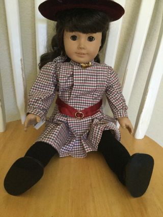 American Girl Pleasant Company Samantha With Nightie And Winter Outfit.
