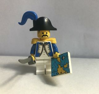 LEGO Vintage Pirate - Imperial Guard Bluecoat Admiral With Map,  Hat,  Sword,  Plume 3