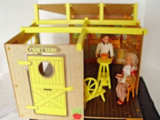 Mattel 1975 Sunshine Family Craft Store,  3 Dolls