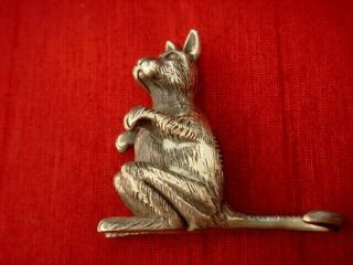 A Fine Solid Sterling Silver Hallmarked Miniature Novelty Kangroo Pin Cushion