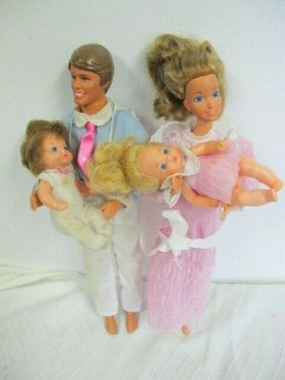 Vintage Heart Family Barbie Dolls (4) Mom Dad Babies Kids Mattel 80 
