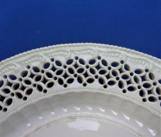 ANTIQUE ENGLISH CREAMWARE RETICULATED PLATE - Leeds (?) 18th.  crntury. 5