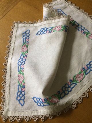 Vintage Hand Embroidered Traycloth With Hand Tatting Tatted Lace Edge